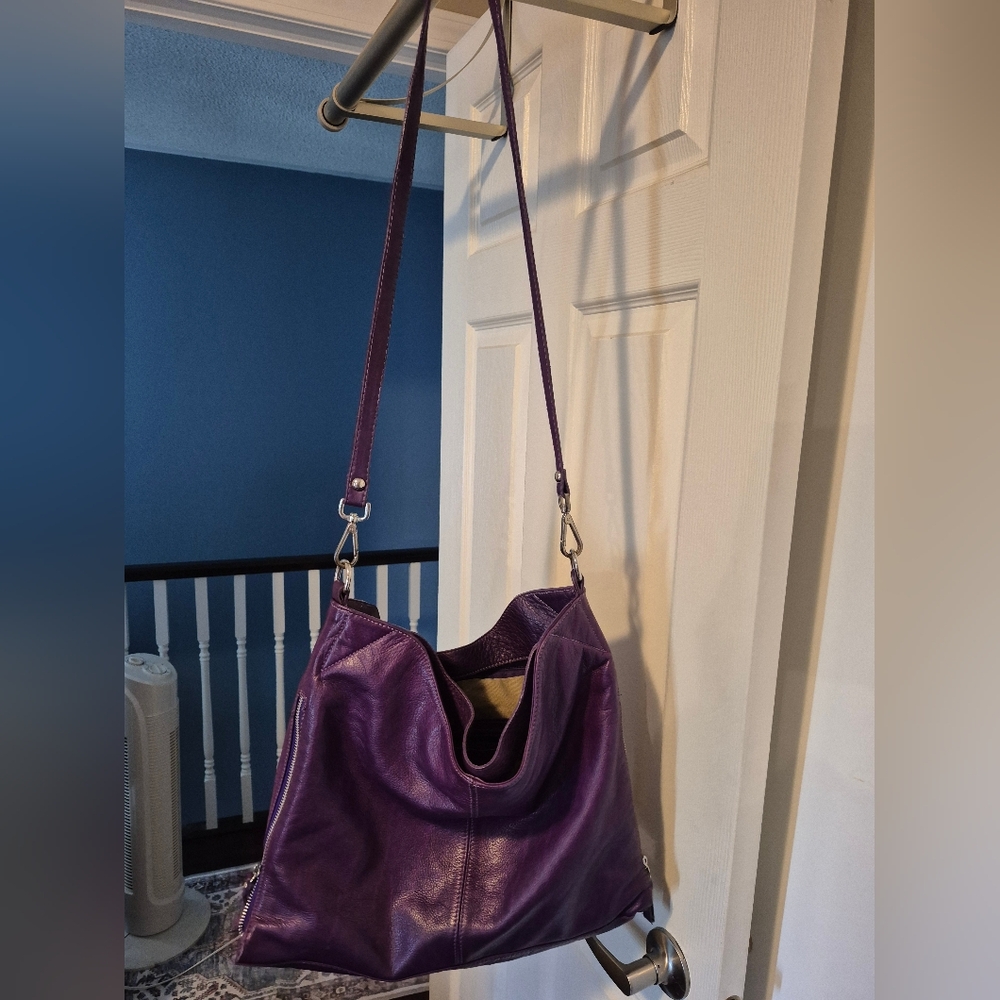 Vera Pelle, Elegant Purple Leather Shoulder Bag